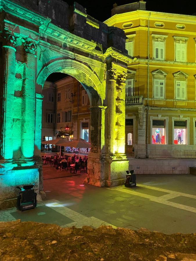 La Dolce Vita Luxury Apartments With Best Free Private Parking In City Center Pula Exterior photo